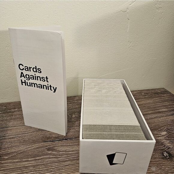 Cards Against Humanity Main Party Pack - Picture 3 of 3
